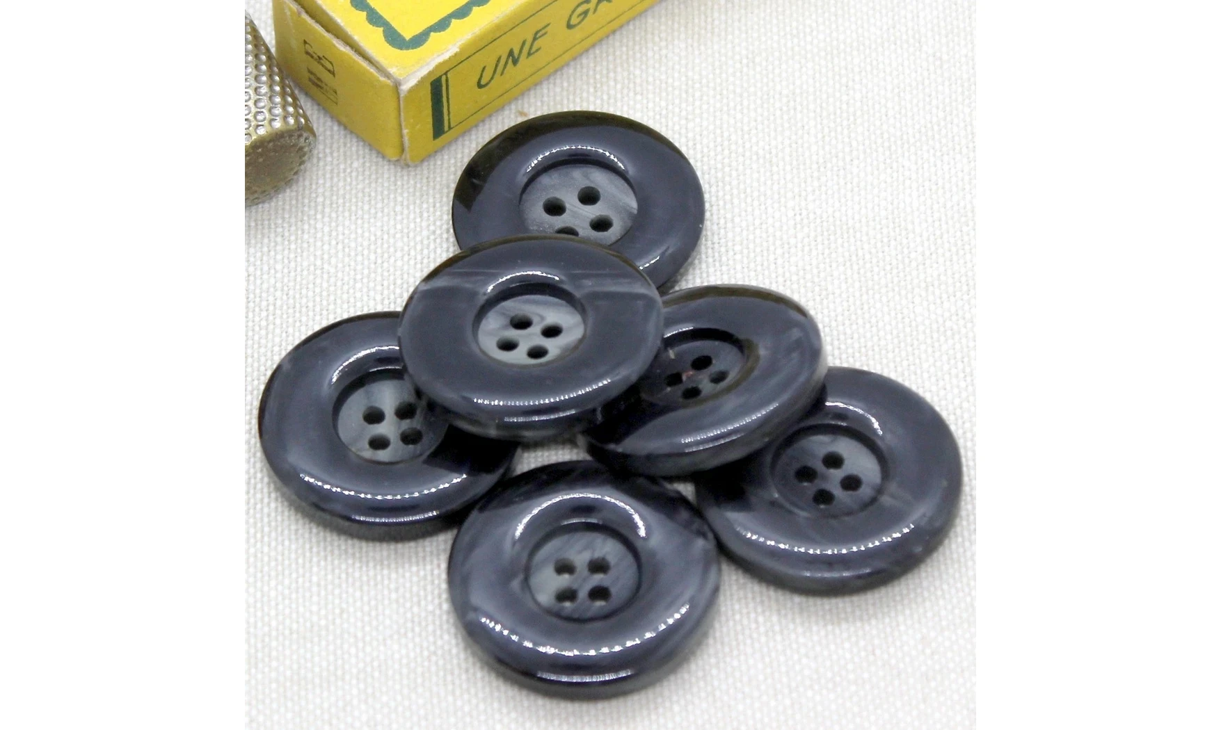 6 boutons / 26MM / Gris
