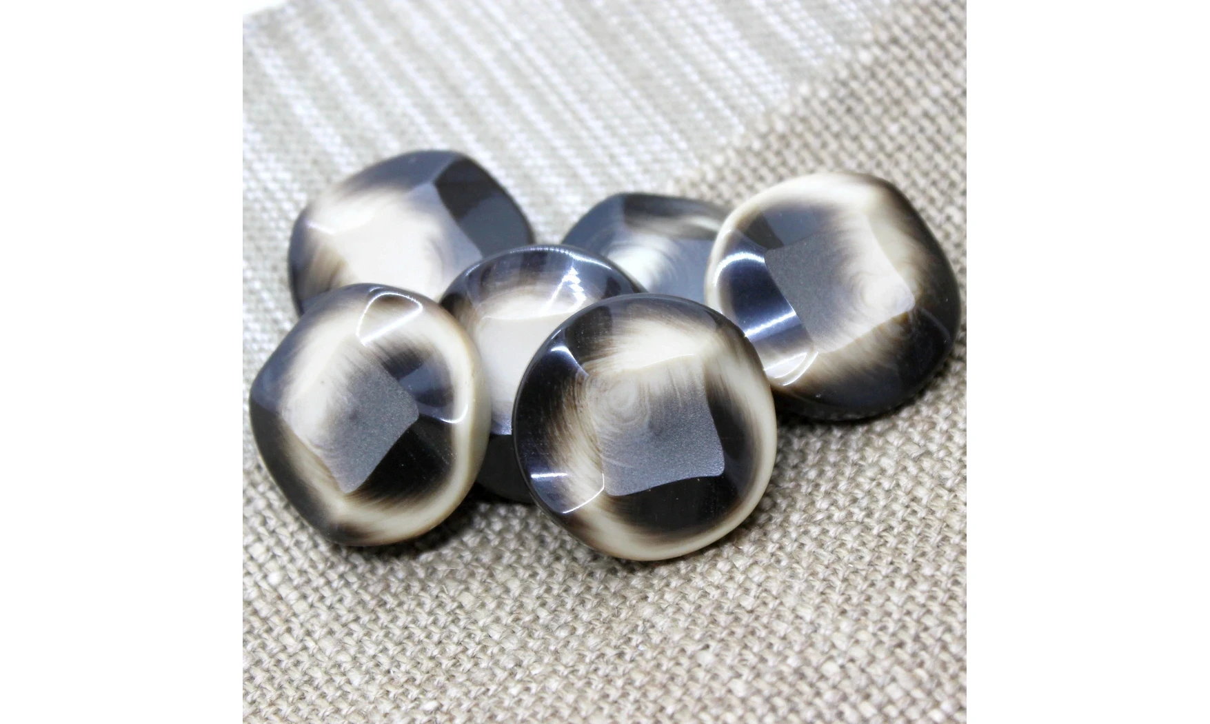 6 boutons / 27MM / Brun