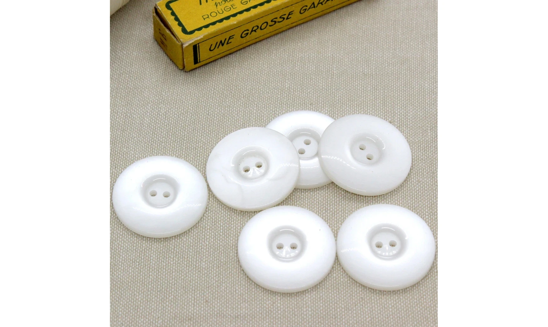 6 boutons / 31MM / Blanc nacré