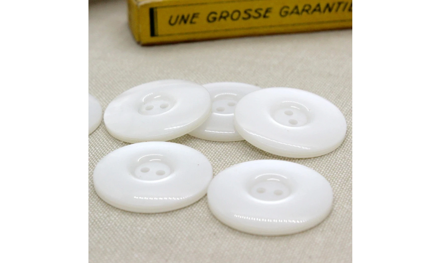 6 boutons / 31MM / Blanc nacré