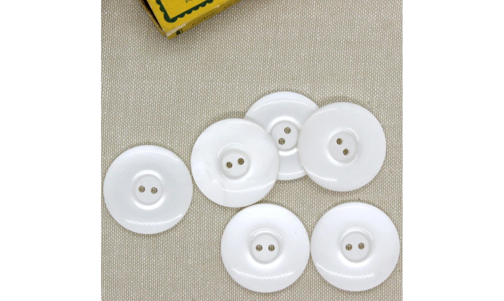6 boutons / 31MM / Blanc nacré