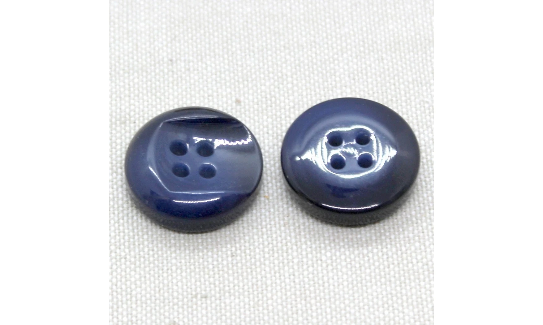 Vintage button 239B