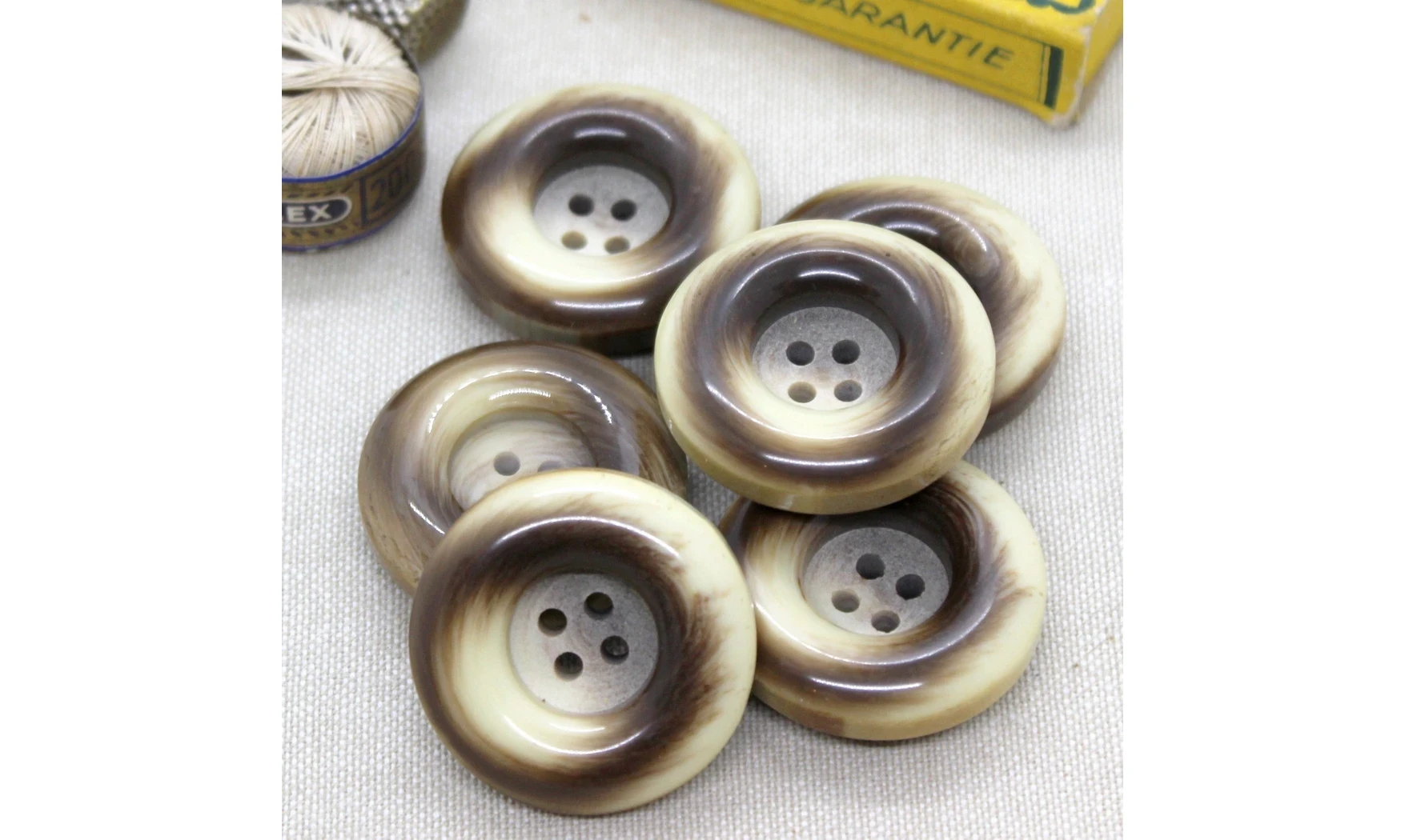 Vintage button 135B