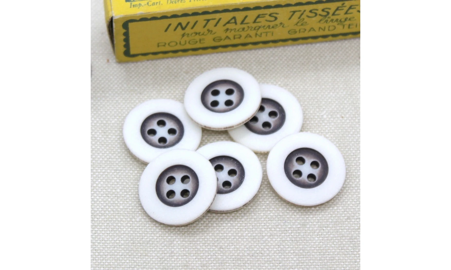 6 boutons / 20MM / Noir et blanc