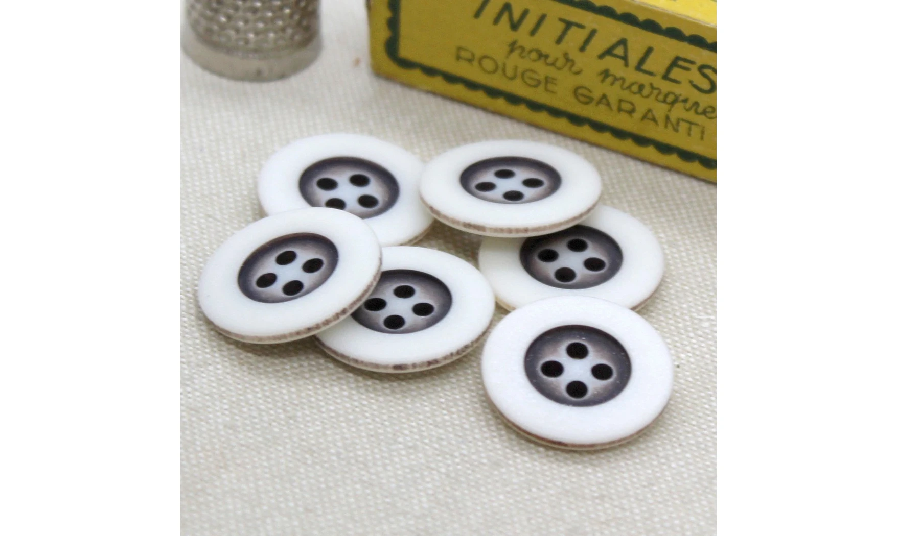 6 boutons / 20MM / Noir et blanc