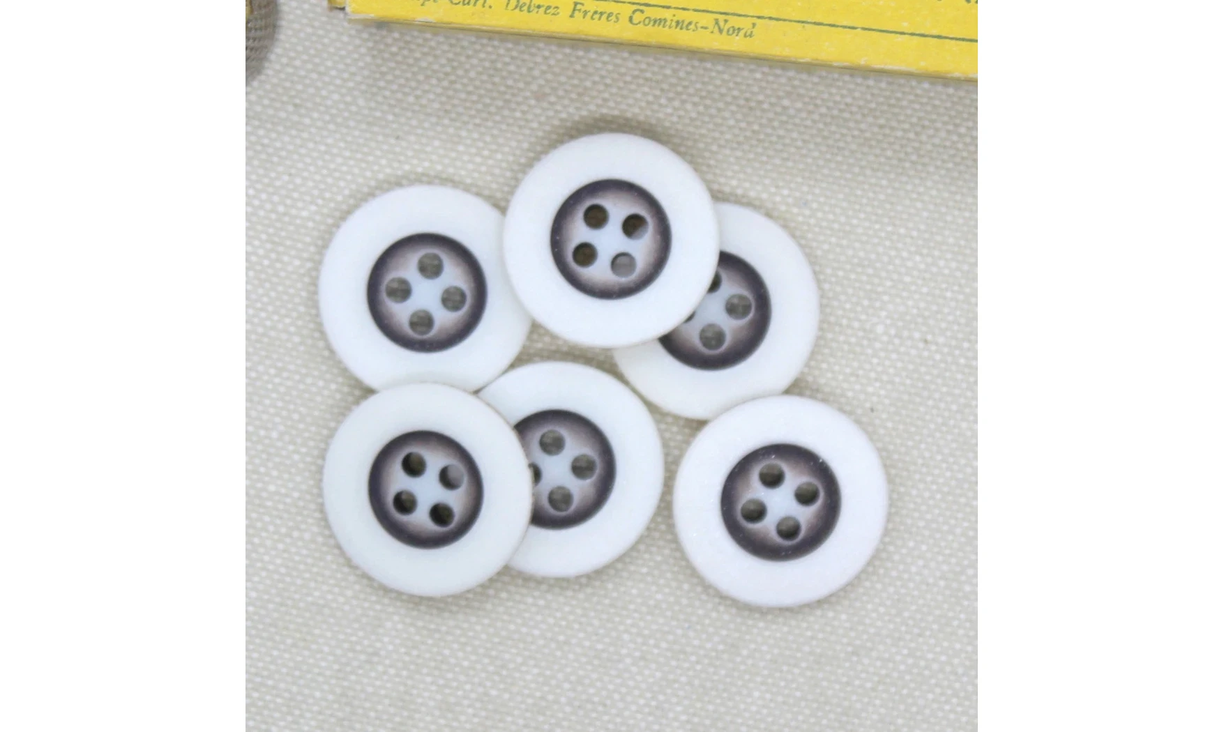 6 boutons / 20MM / Noir et blanc