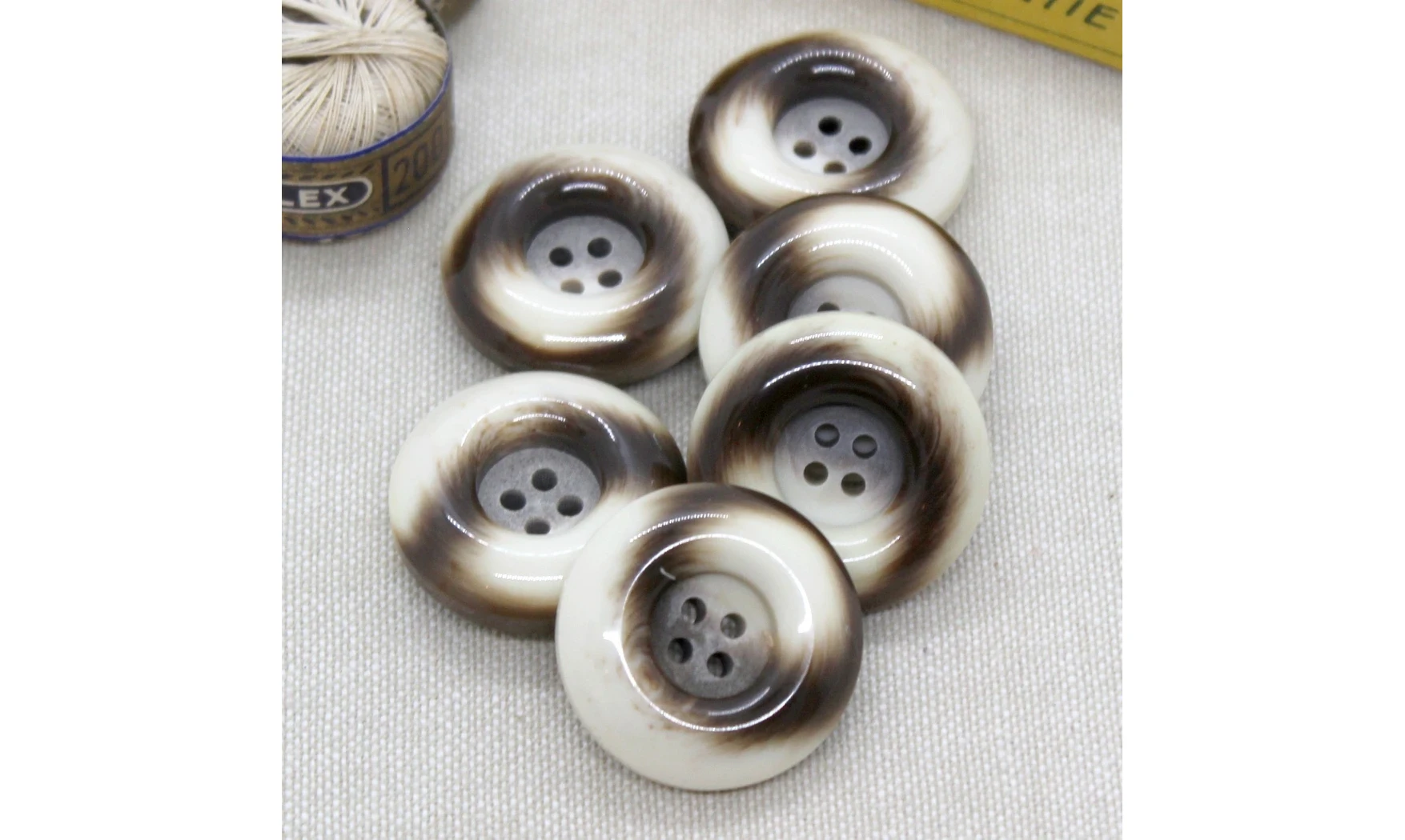 Bouton VINTAGE BRUN / par 6 / 27MM