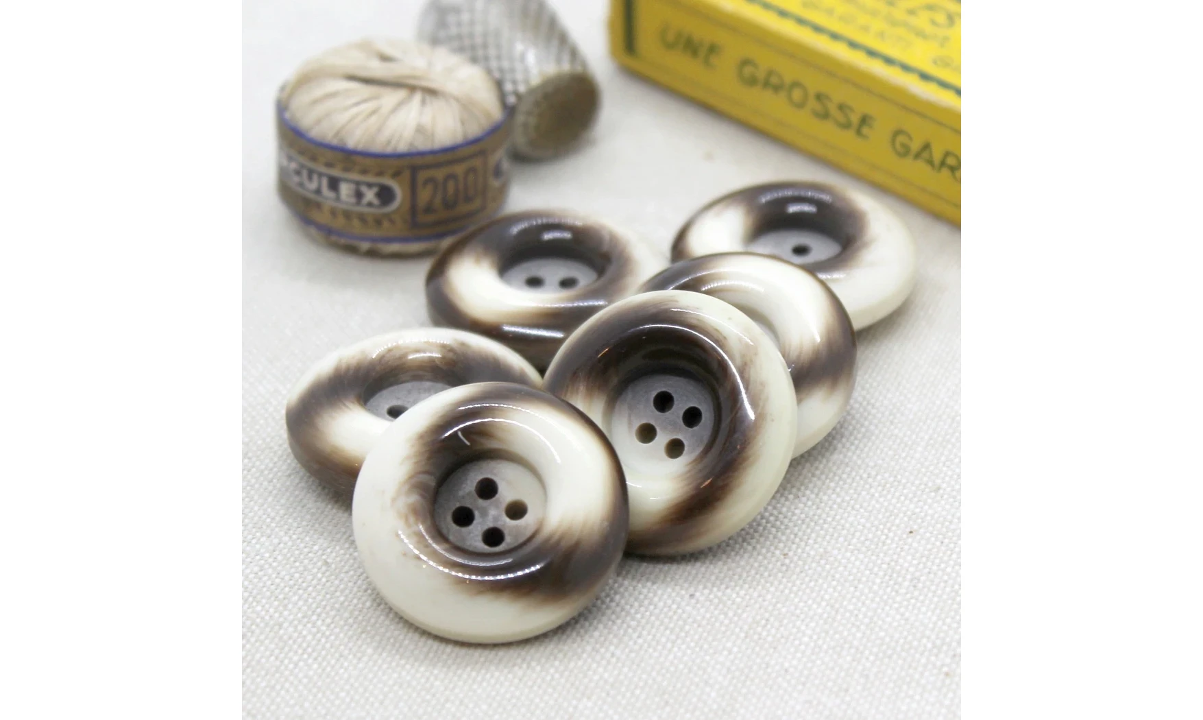 Bouton VINTAGE BRUN / par 6 / 27MM