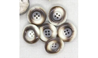 Vintage button 137B