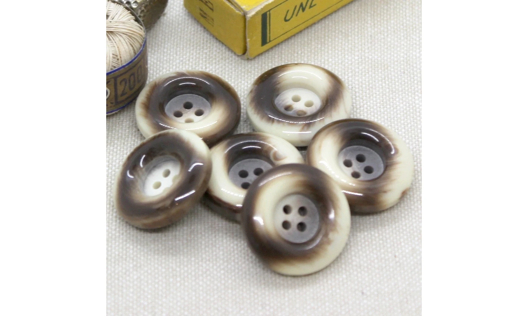 Vintage button 137B
