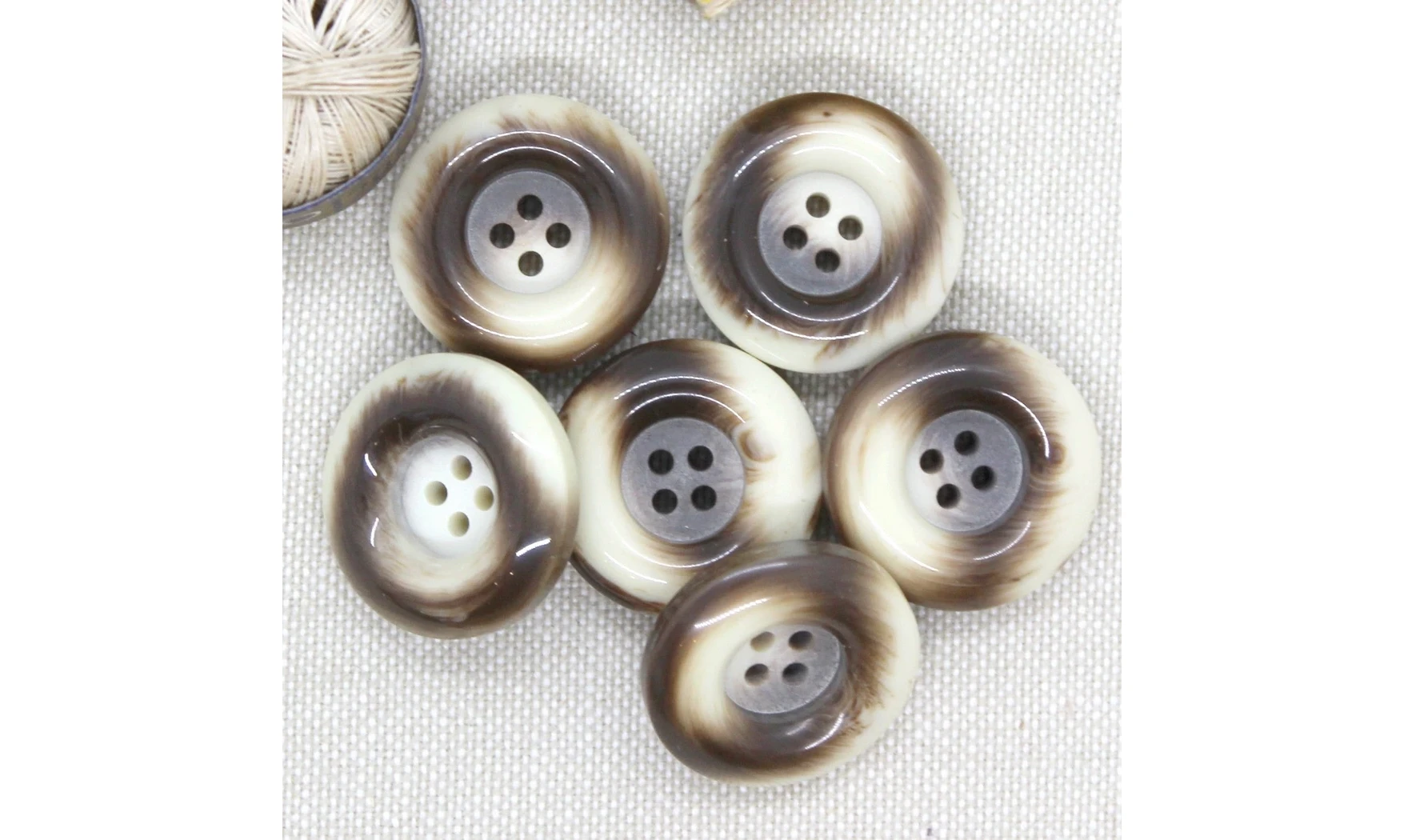 Vintage button 137B