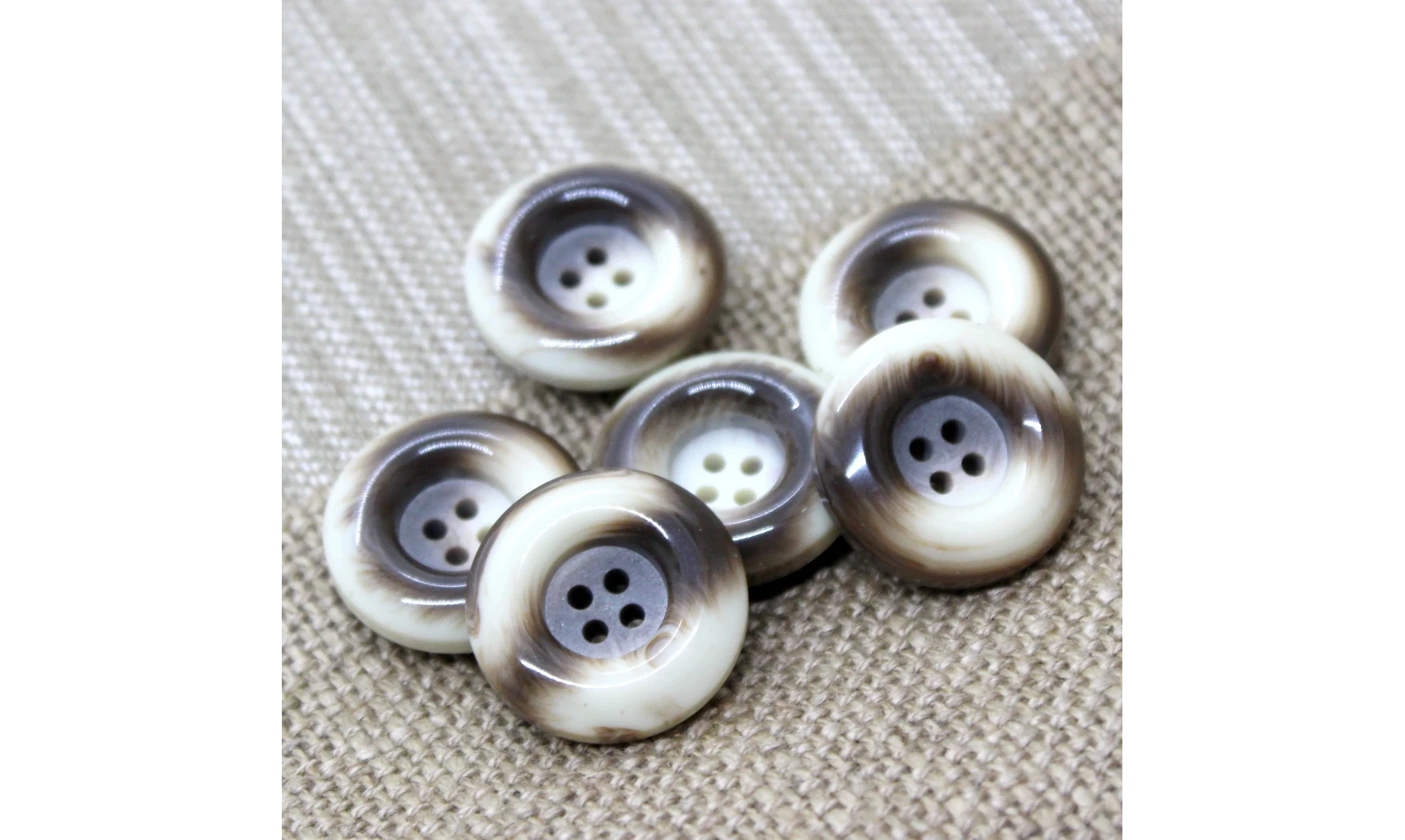 Vintage button 137B