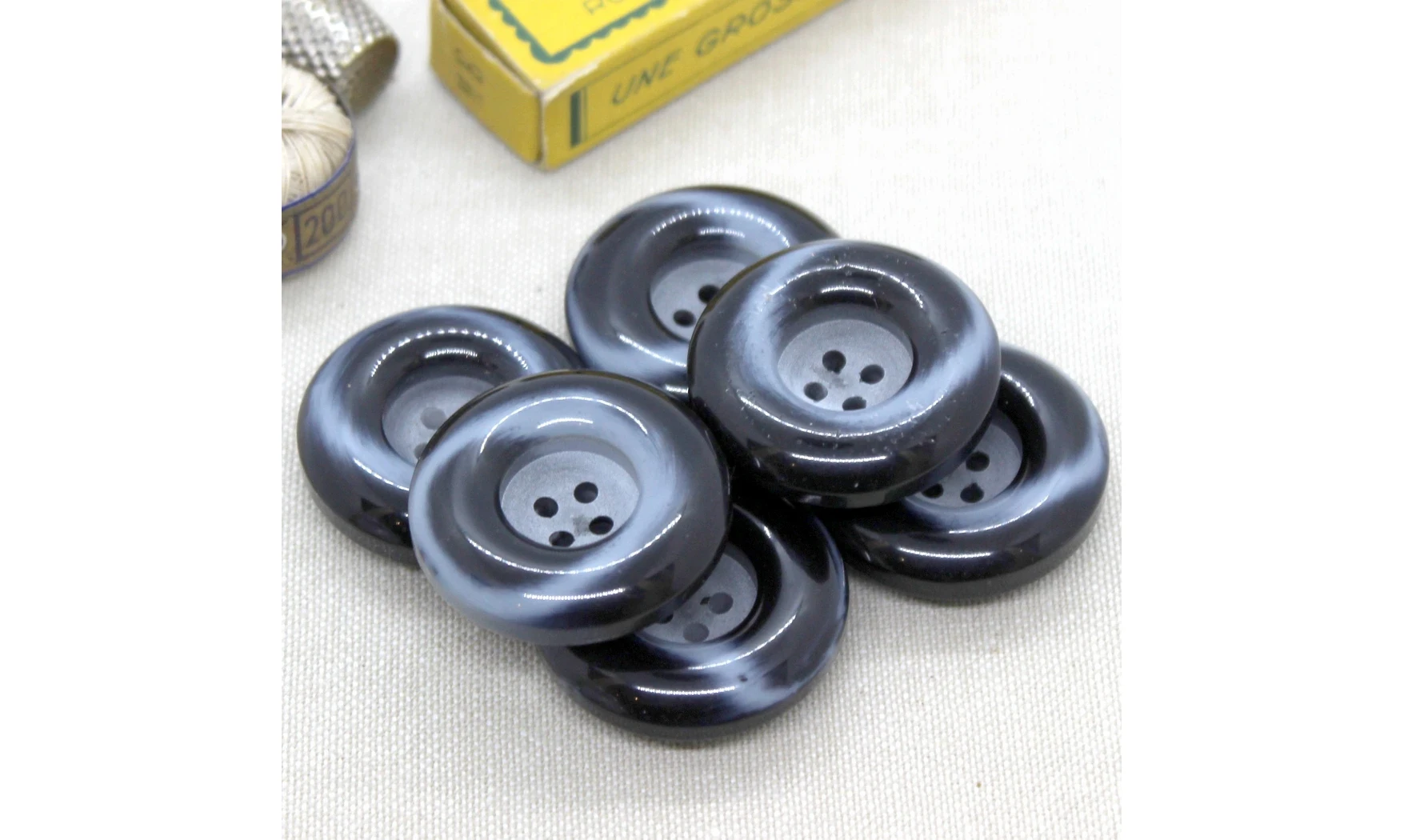 Bouton VINTAGE GRIS / par 6 / 34MM