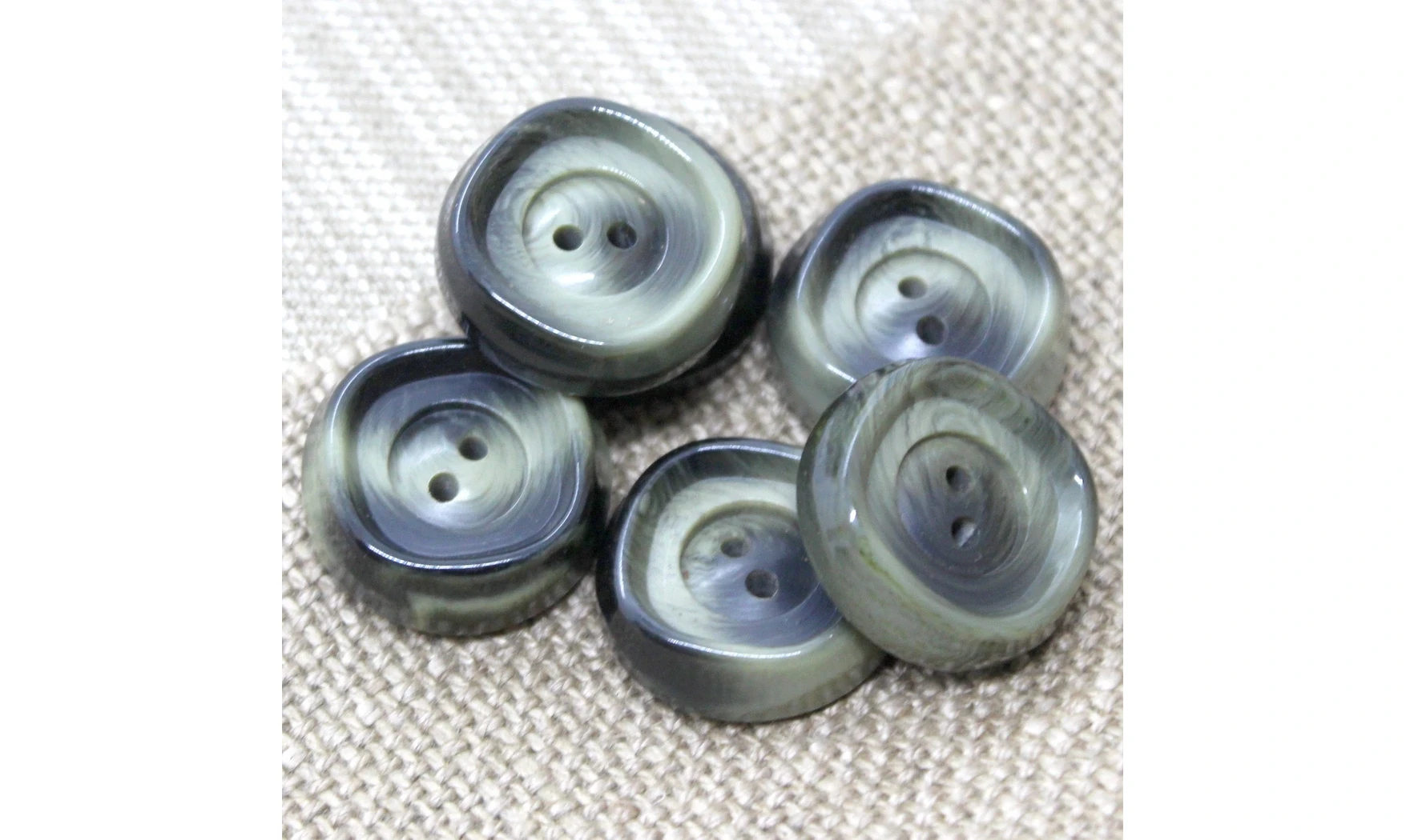 Vintage button 099B