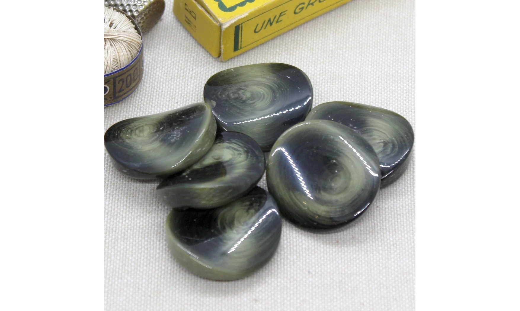 Bouton VINTAGE VERT / par 6 / 27MM