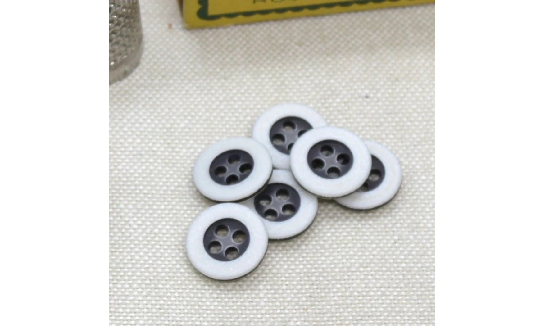 6 boutons / 13MM / Noir et blanc