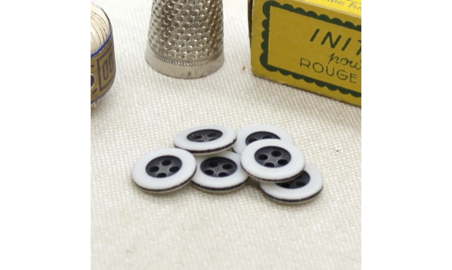 6 boutons / 13MM / Noir et blanc
