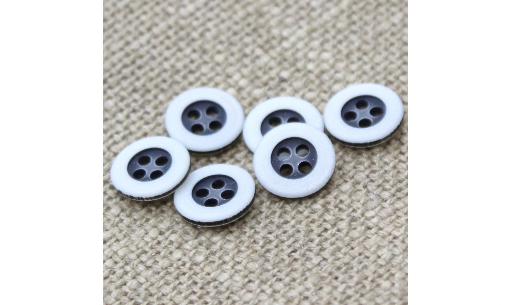 6 boutons / 13MM / Noir et blanc
