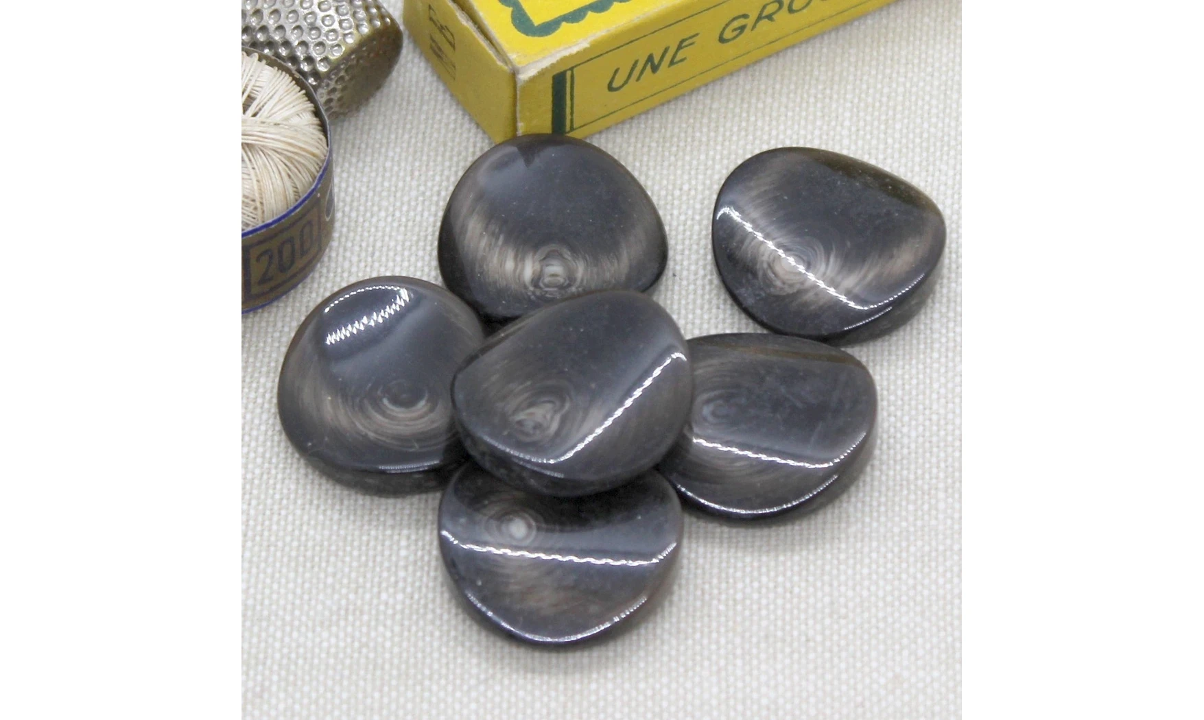 Bouton VINTAGE BRUN / par 6 / 22MM