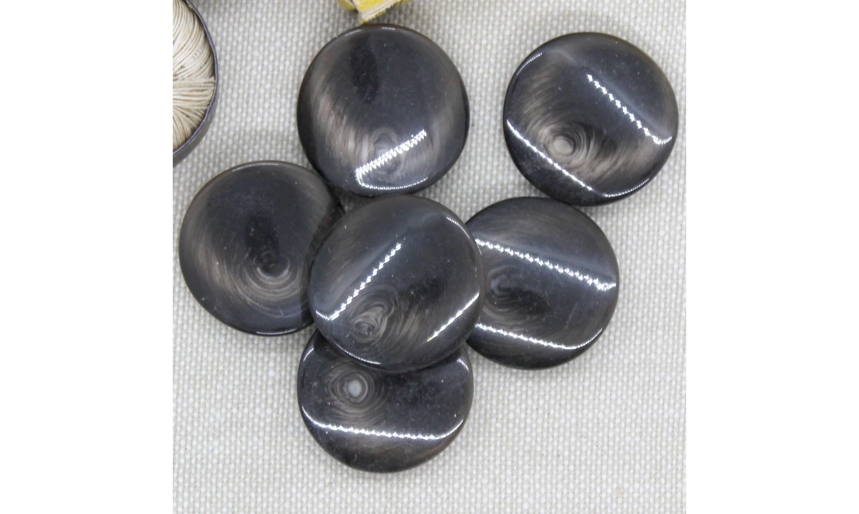 Bouton VINTAGE BRUN / par 6 / 22MM