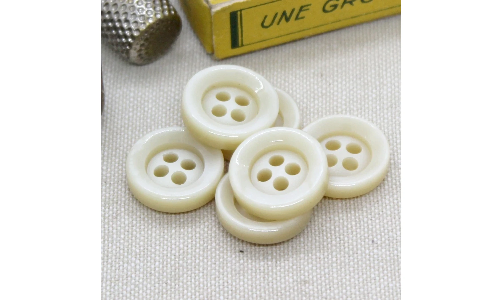 6 boutons / 18MM / Ivoire