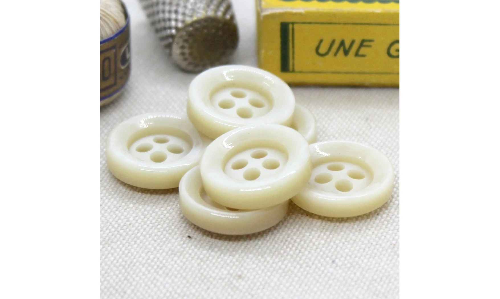 6 boutons / 18MM / Ivoire
