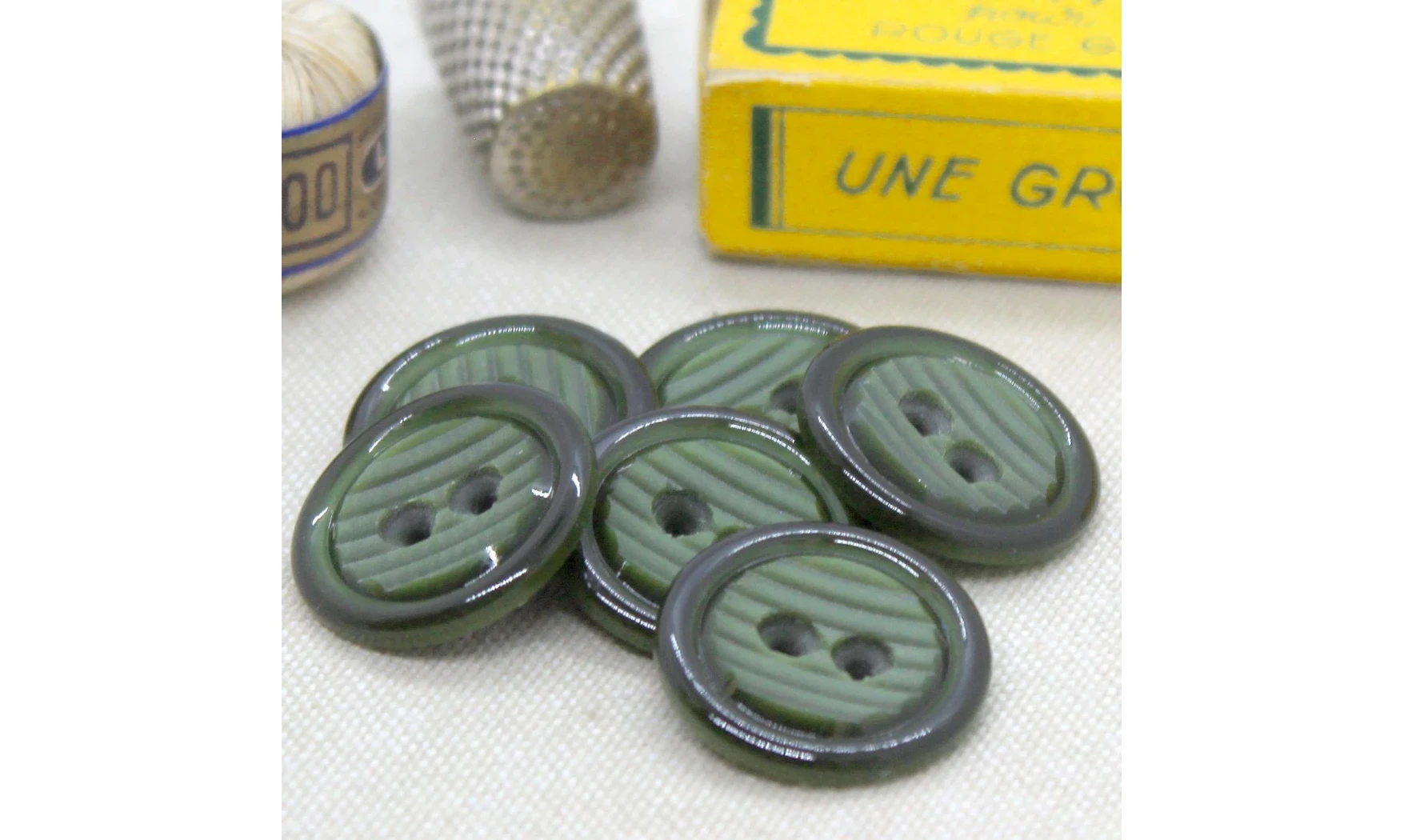 Vintage button 222B