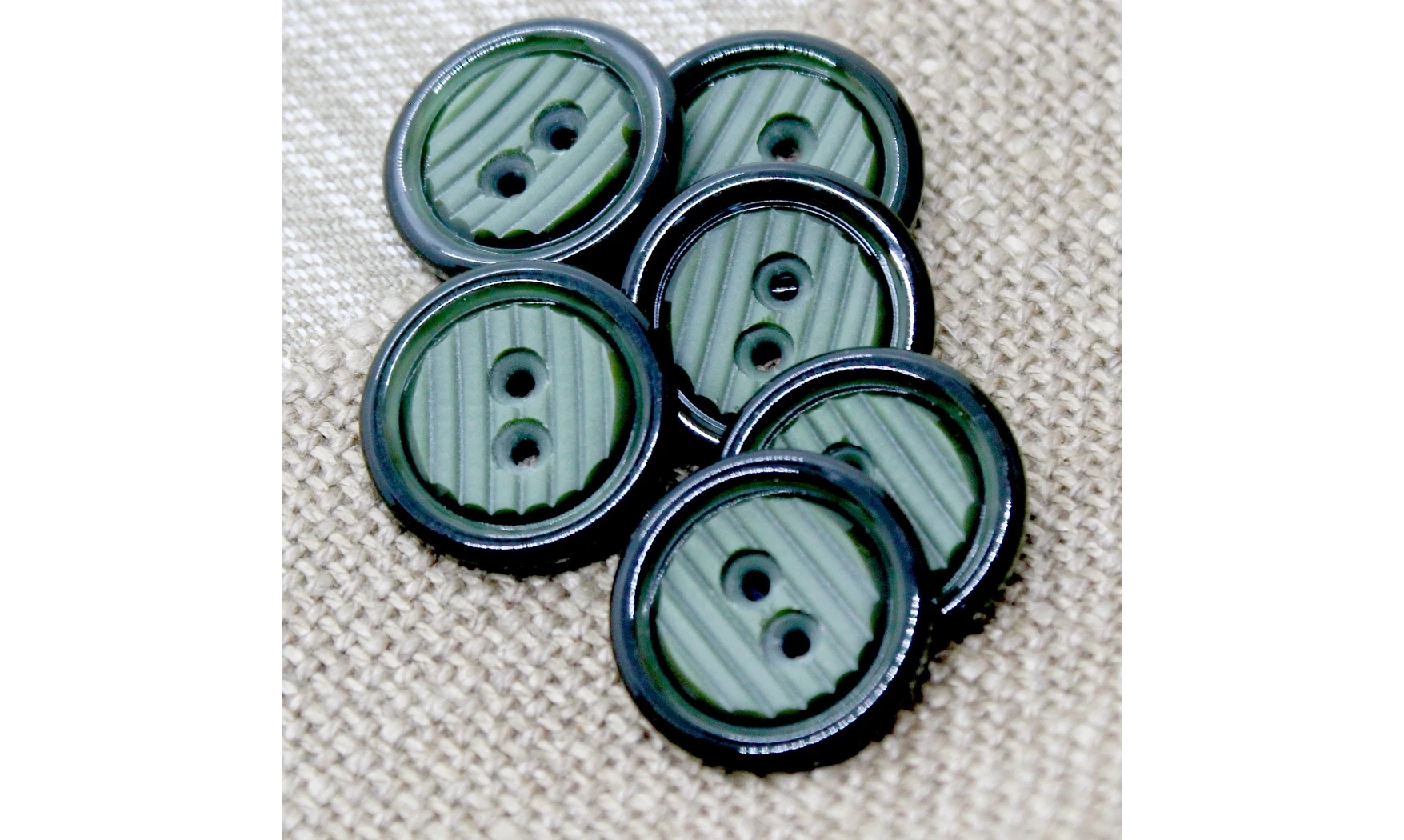 Vintage button 222B