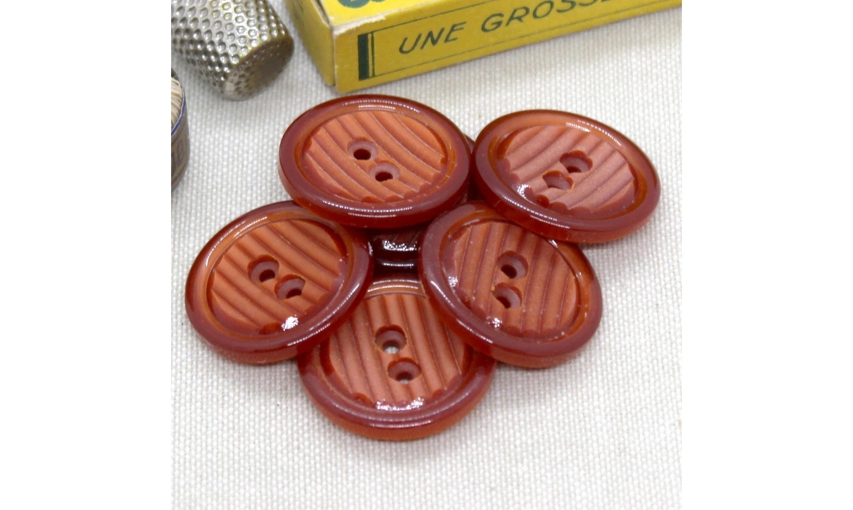 Bouton VINTAGE ROUGE / par 6 / 26MM