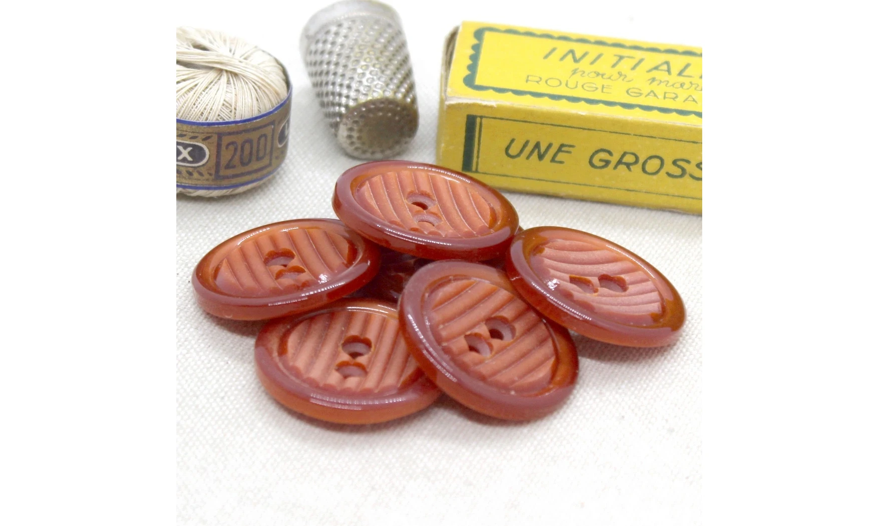 Bouton VINTAGE ROUGE / par 6 / 26MM