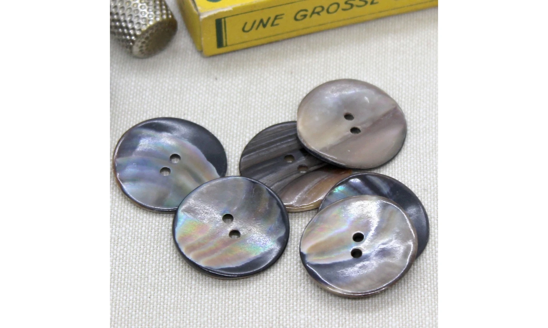 6 boutons / 25MM / Nacre naturelle
