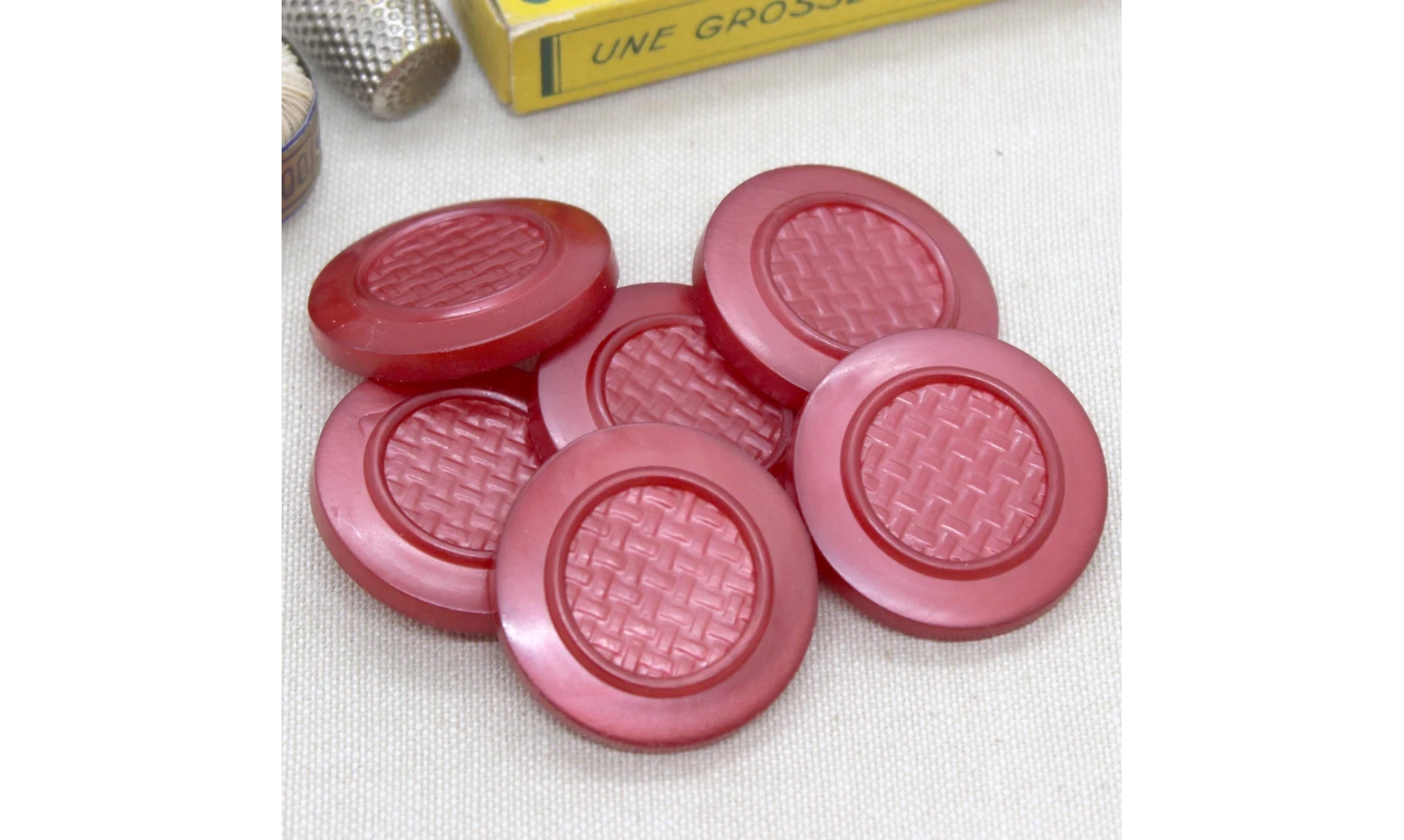 6 boutons / 34MM / Rouge