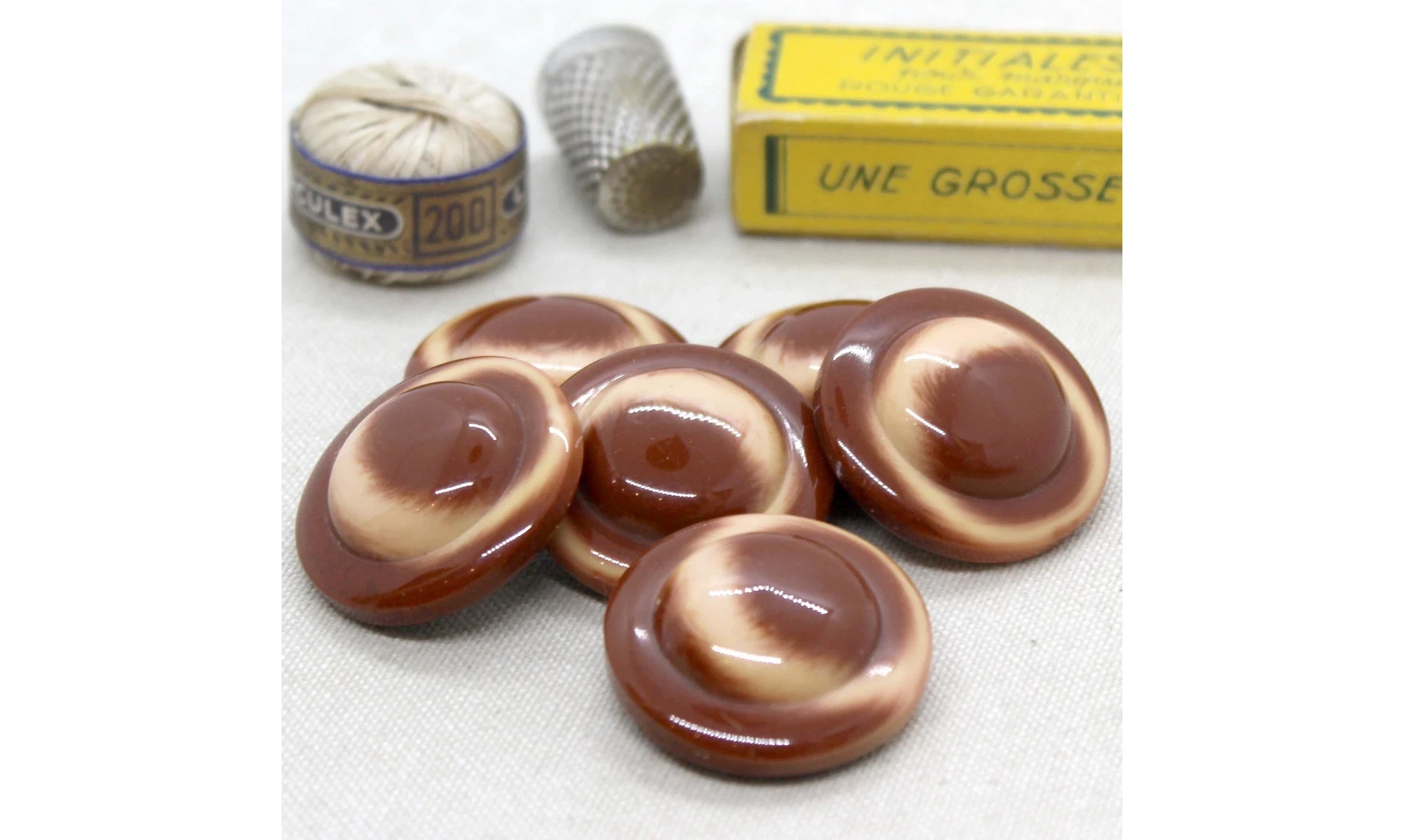 Bouton VINTAGE BRUN / par 6 / 31MM