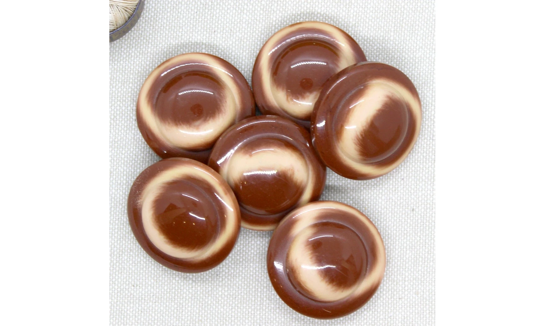 Bouton VINTAGE BRUN / par 6 / 31MM