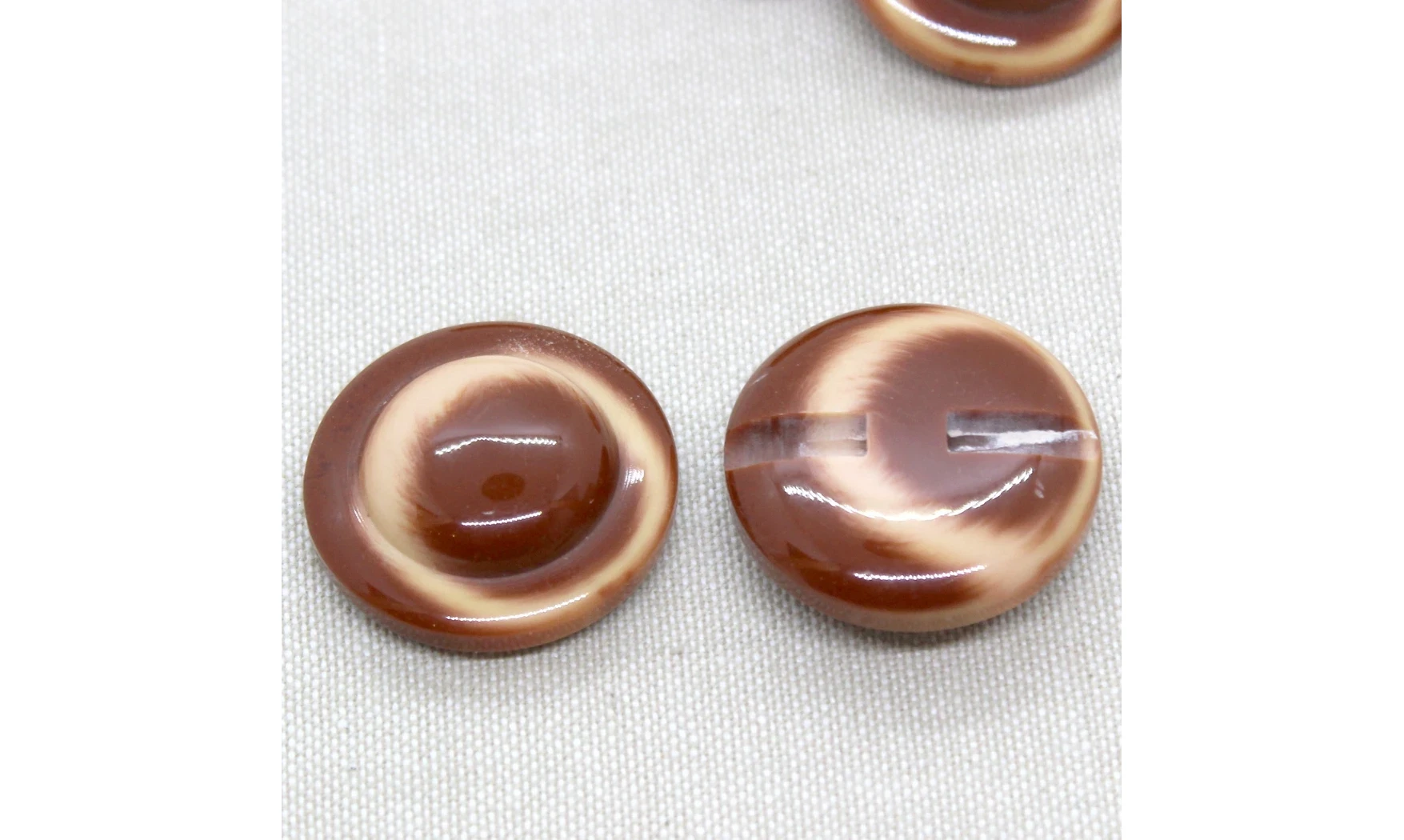 Bouton VINTAGE BRUN / par 6 / 31MM