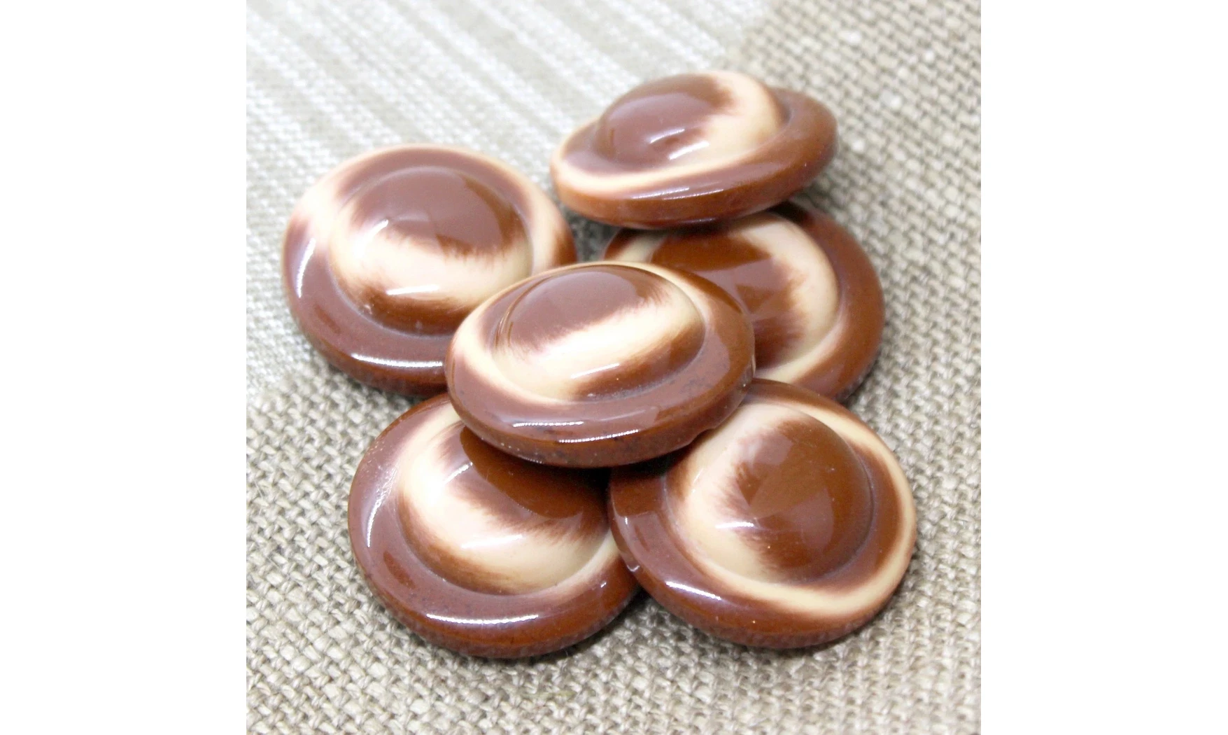 Bouton VINTAGE BRUN / par 6 / 31MM