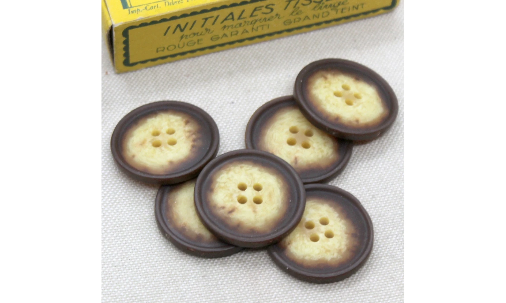 6 boutons / 28MM / Brun "Magma"