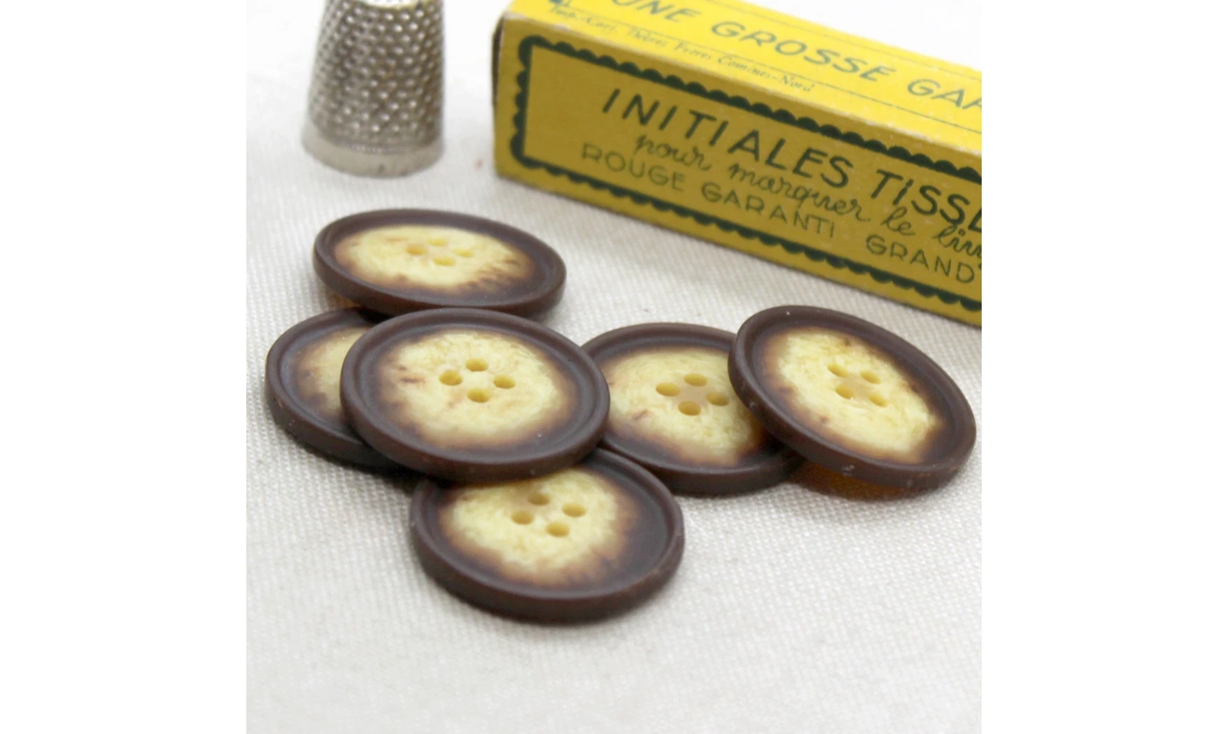 6 boutons / 28MM / Brun "Magma"