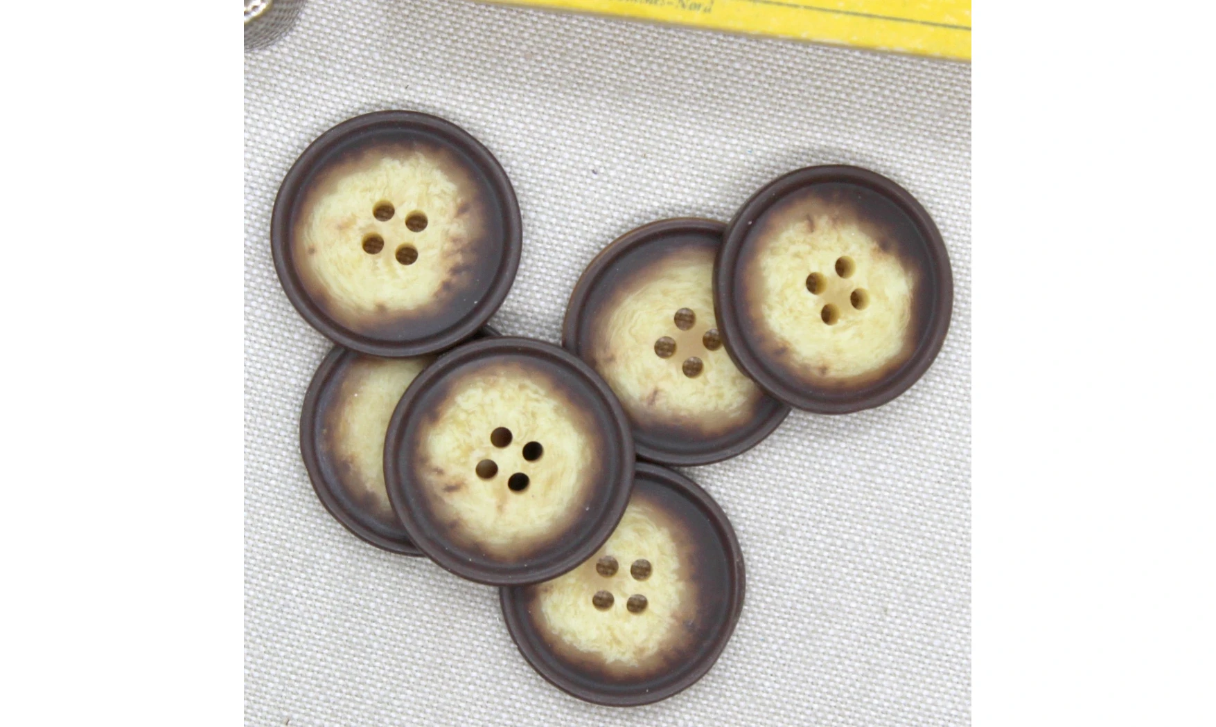 6 boutons / 28MM / Brun "Magma"