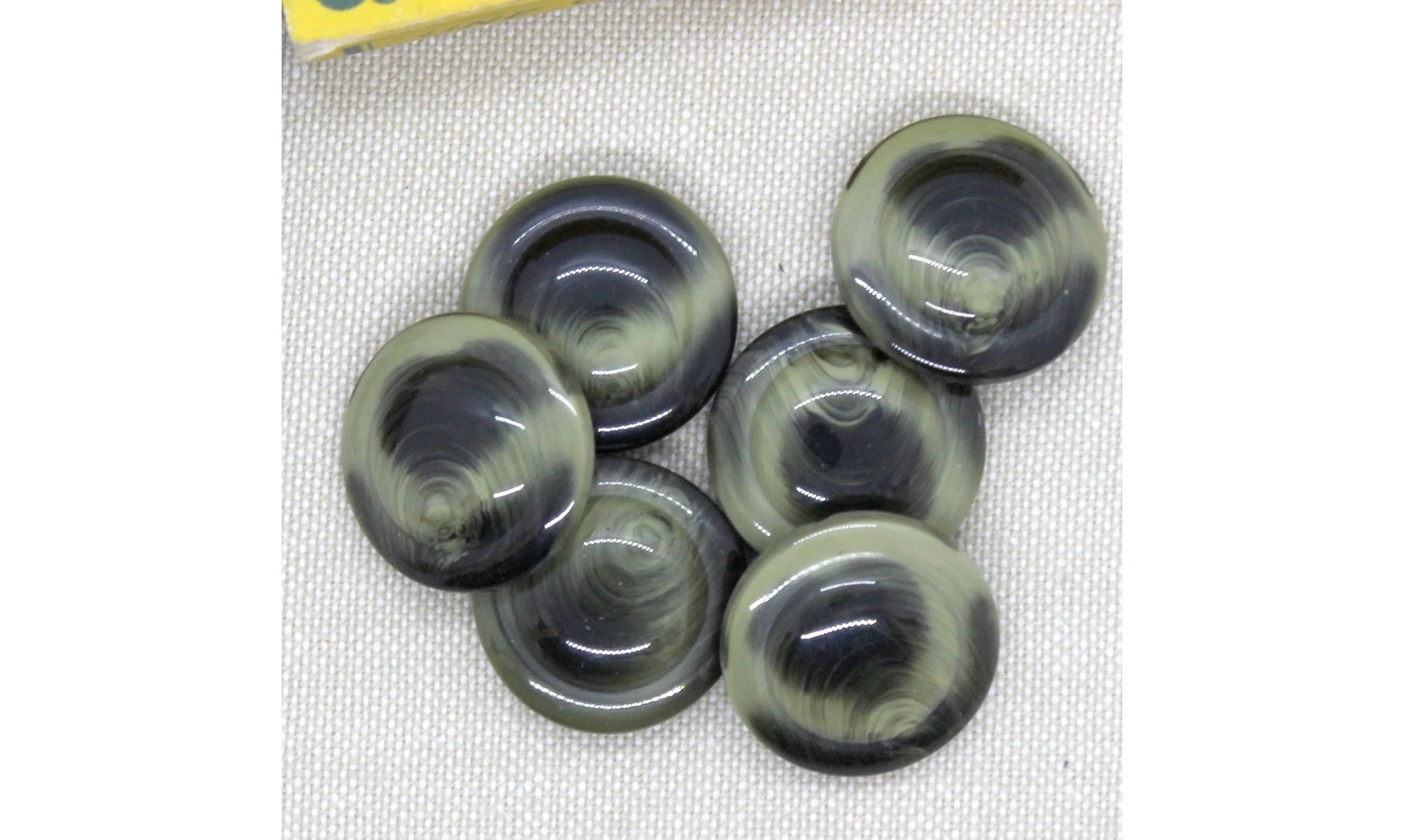 Bouton VINTAGE VERT / par 6 / 22MM