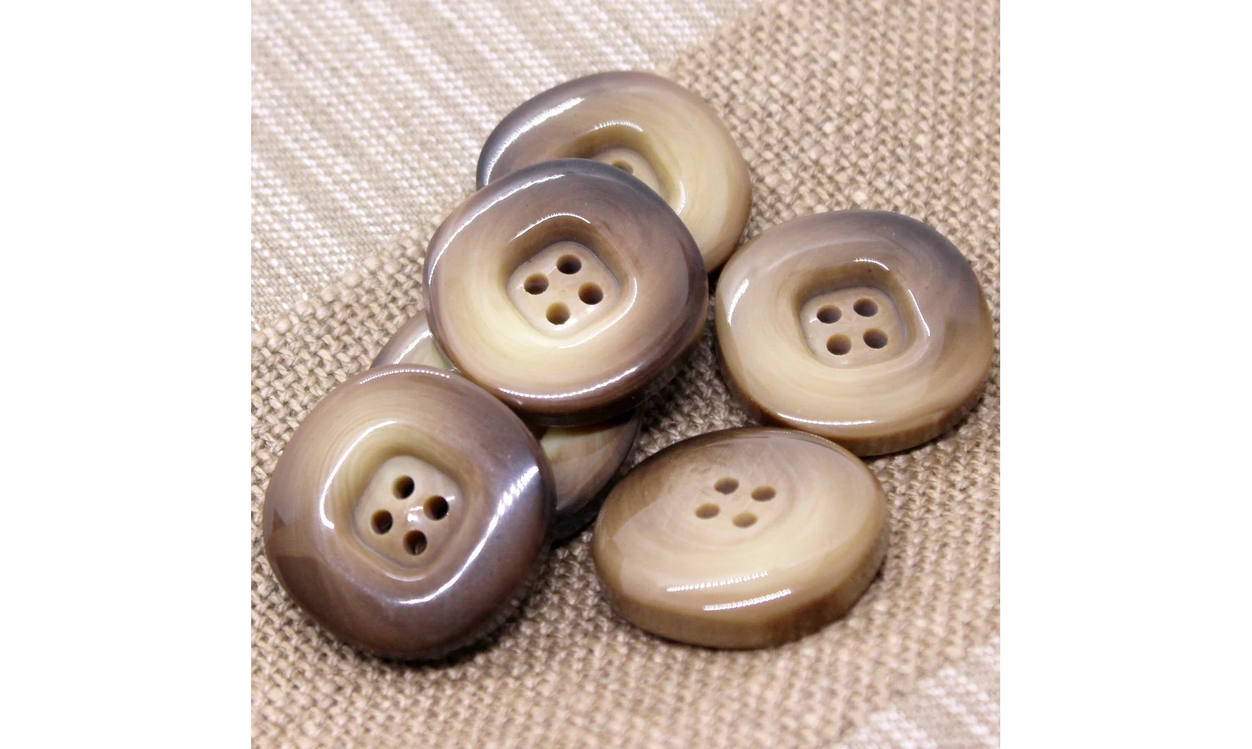 Vintage Button 195B
