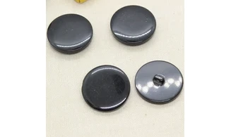4 boutons / 36MM / Noir brillant