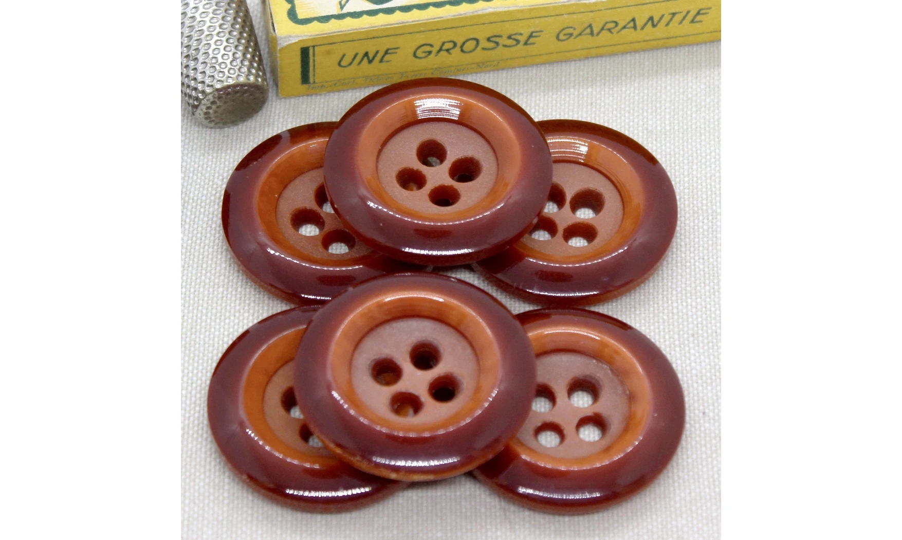 Bouton VINTAGE ROUGE / par 6 / 36MM