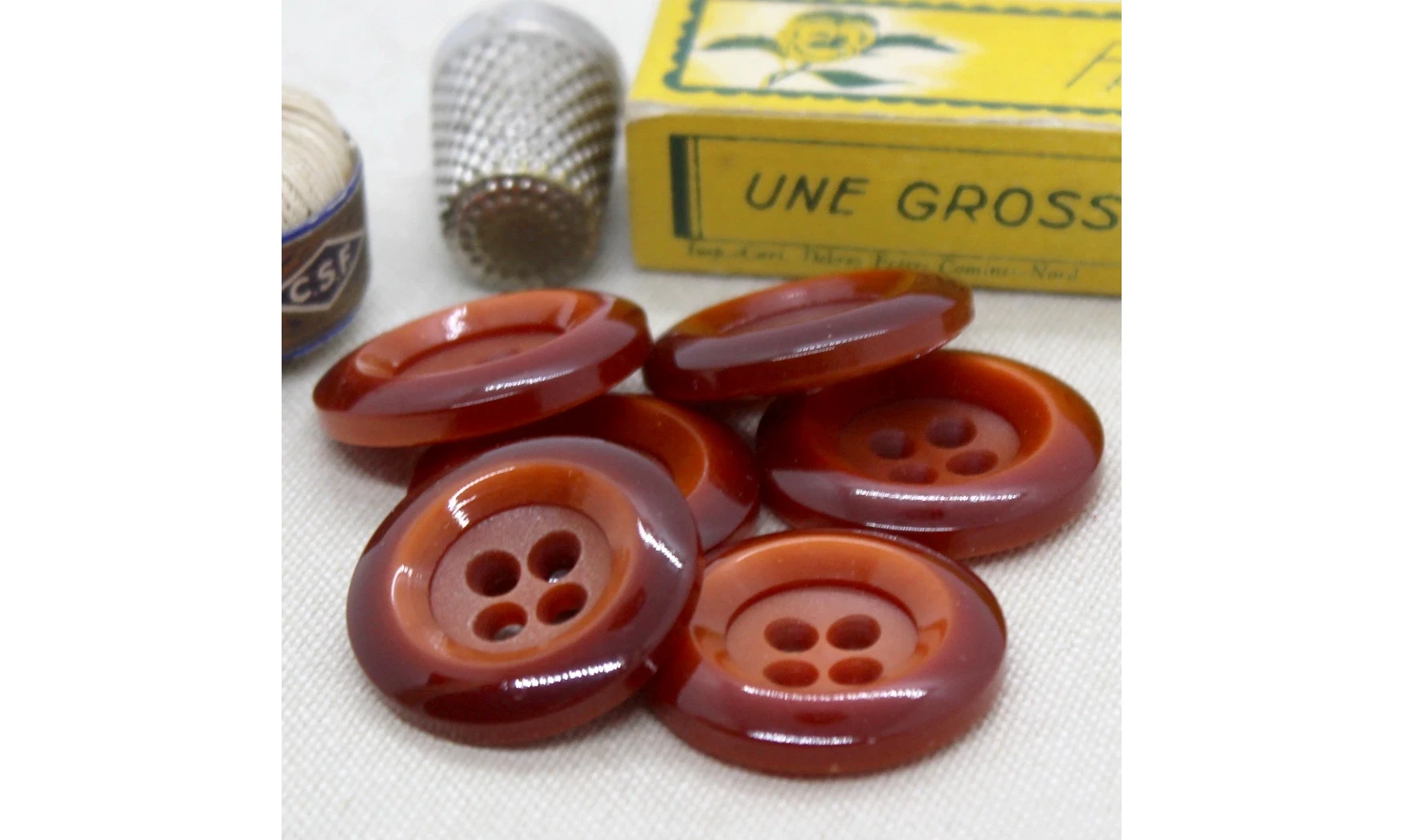 Bouton VINTAGE ROUGE / par 6 / 27MM