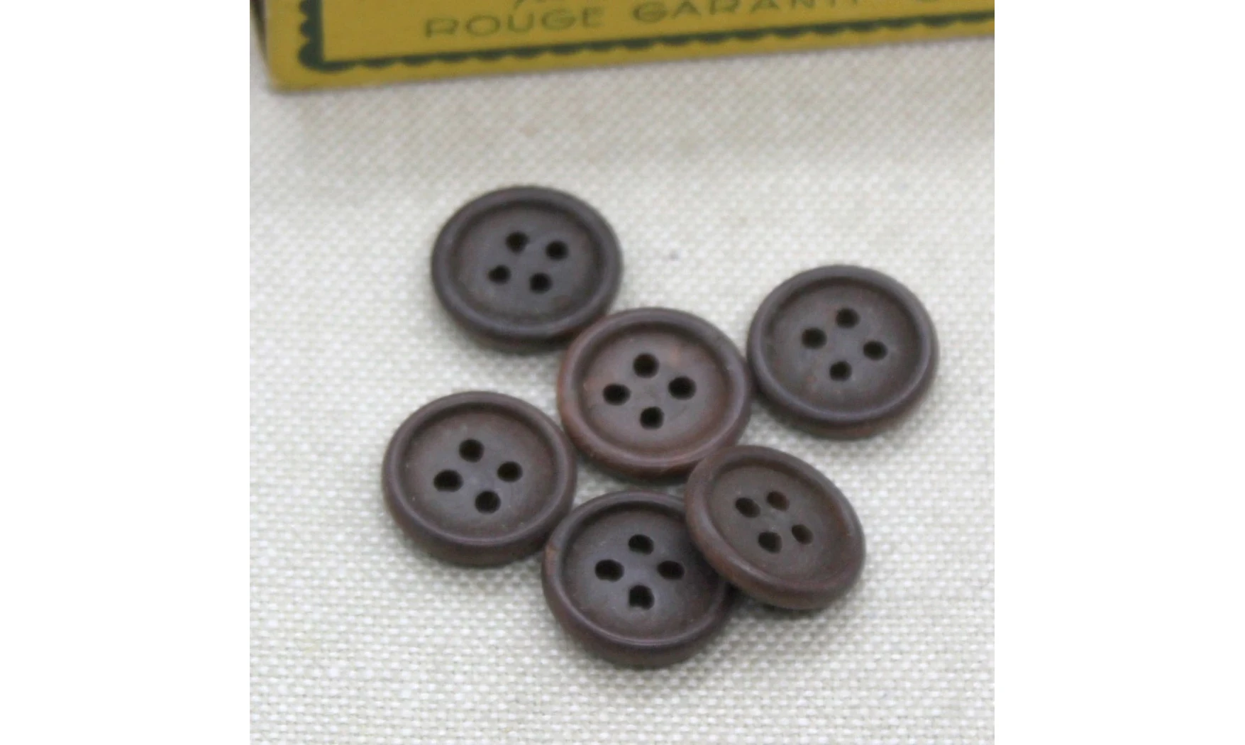 6 boutons / 14MM / Brun