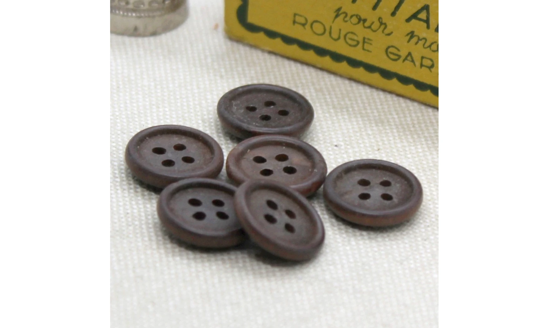 6 boutons / 14MM / Brun