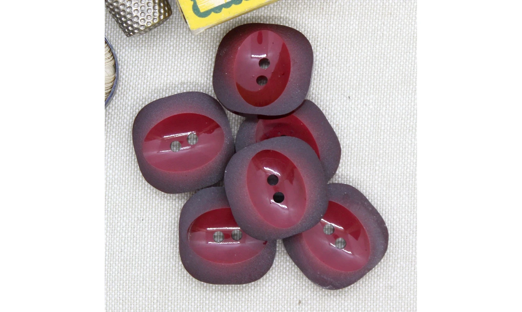 6 boutons / 24MM / Rouge