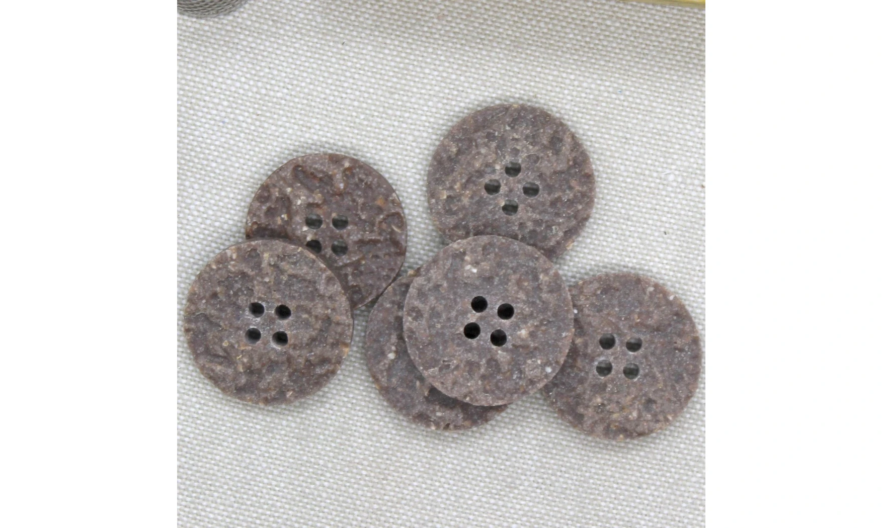 6 boutons / 23MM / Brun