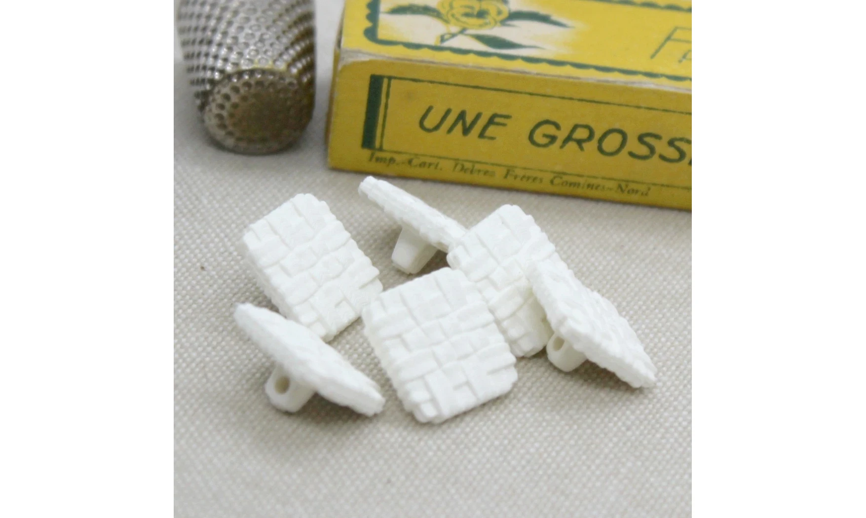 6 boutons / 14MM / Blanc carré "Tressé"