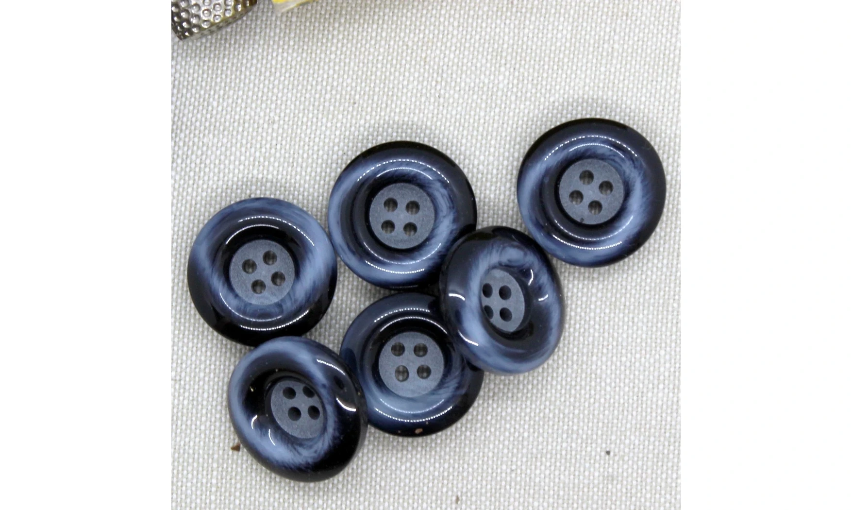 Vintage button 140B